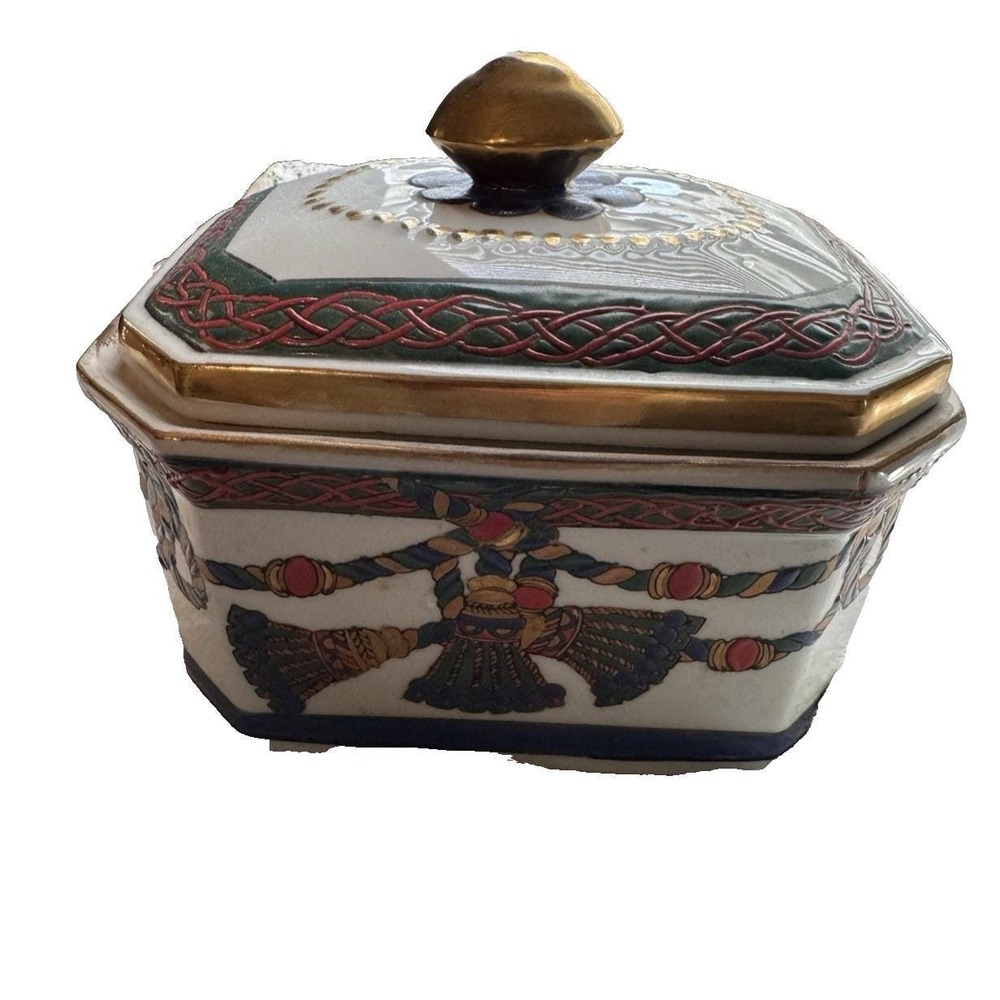 Antique Chinese Porcelain Tureen Box‎ with lid